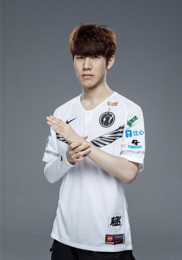 防线被迫侧 防线被迫侧